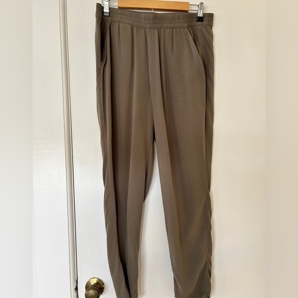 Divided H&M Jogger Pants Olive Army Green Pull On Elastic Waist Pockets size 10 - Picture 2 of 15